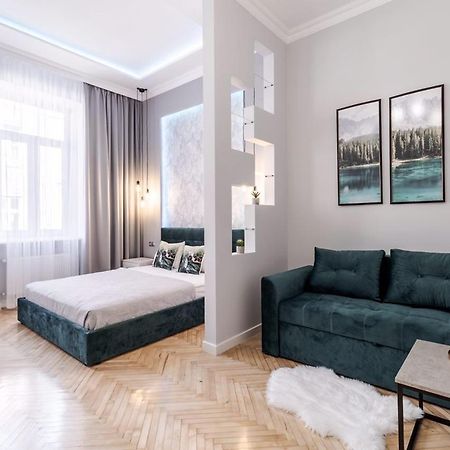 Modern Apartment Lviv Exterior photo
