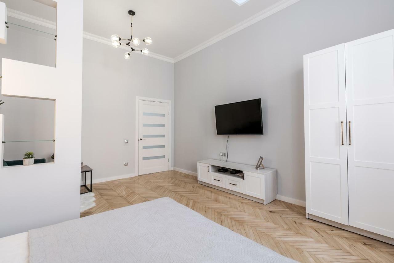 Modern Apartment Lviv Exterior photo