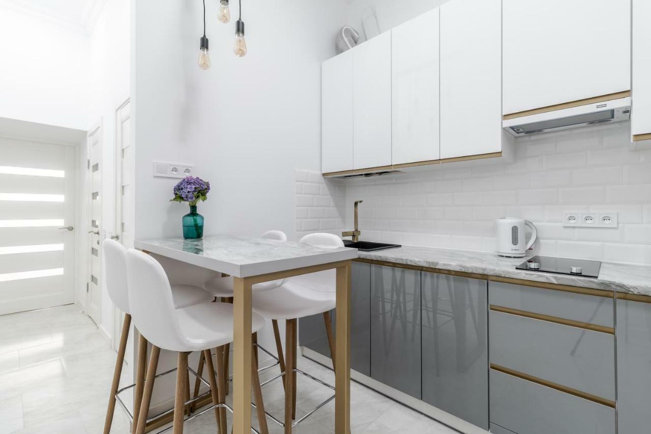 Modern Apartment Lviv Exterior photo